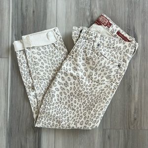 Lucky Brand white cheetah ankle jeans. Size 26.